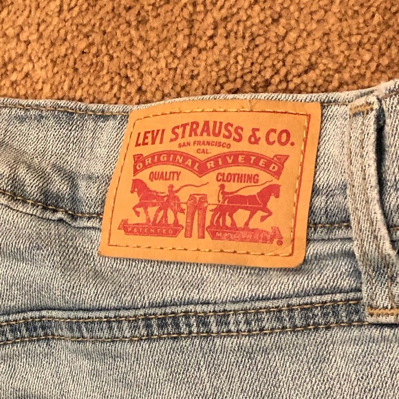 Levi’s Light Wash Distressed Denim Shorts - Picture 5 of 5